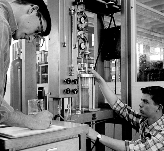 Student working in a bio lab